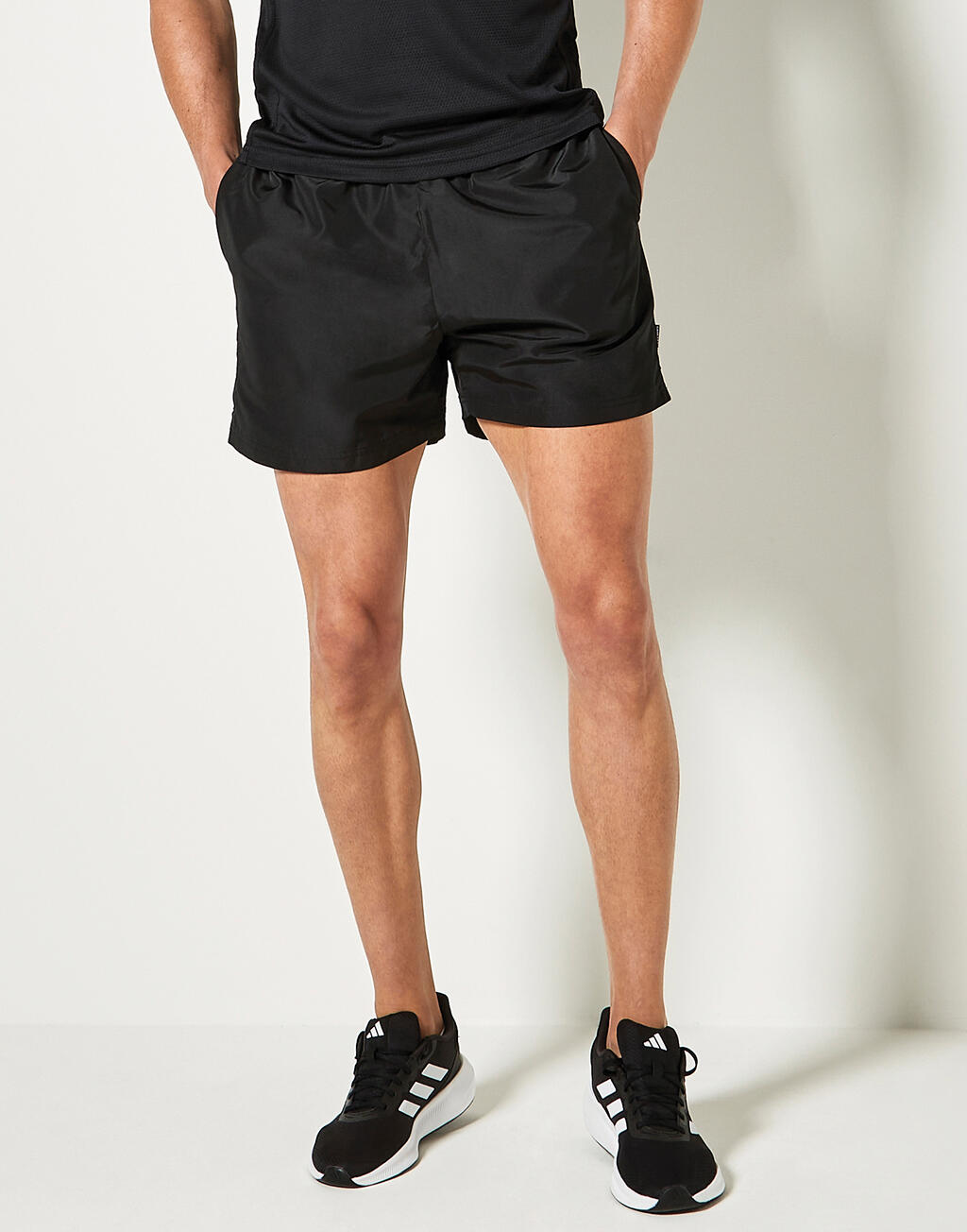 Classic Fit ühevärvilised lühikesed püksid 08111