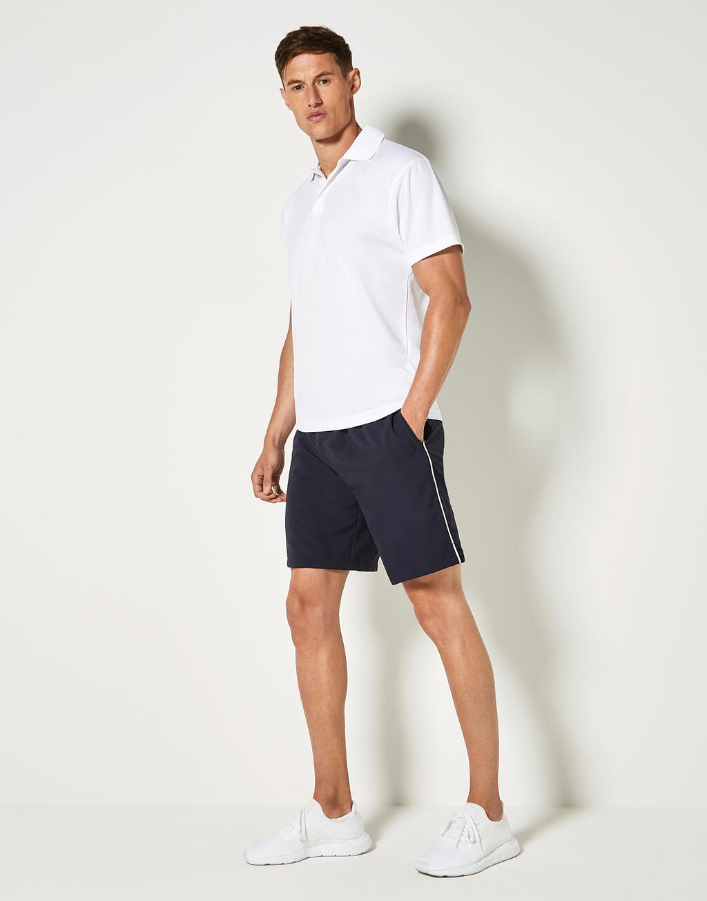 Classic Fit lühikesed spordipüksid 08411